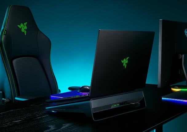 Razer 笔记本电脑冷却桌配备 RGB 照明